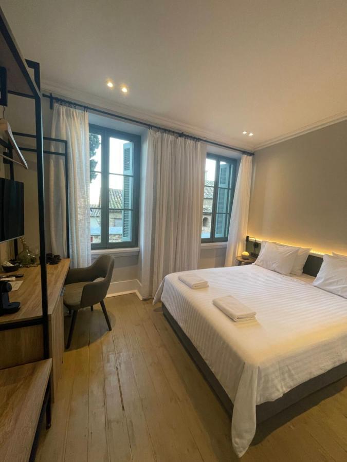 Acron * Athen